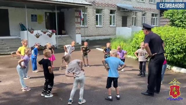 Полицейские и общественники Владимирского региона провели акцию Зарядка со стражем порядка