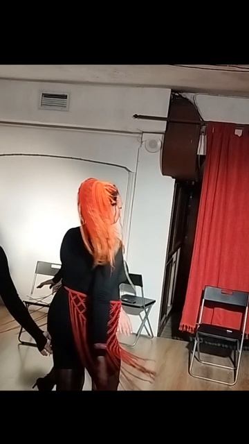 выступление в школе танцев
