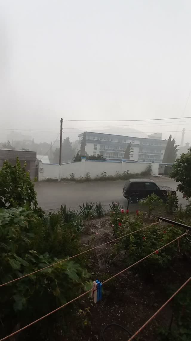 Крым. Ураган с градом в Судаке.