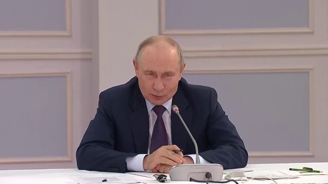 Владимир Путин - встретился архитекторами Дальнего Востока России.