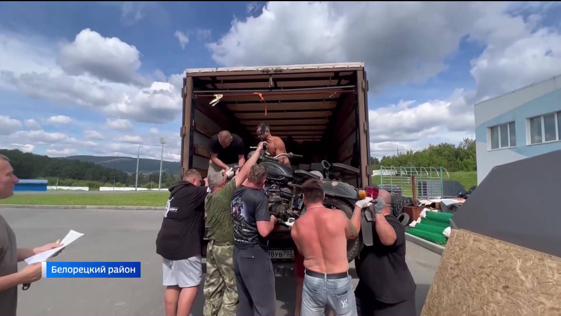 Жители Белорецкого района Башкортостана отправили в зону СВО очередной гуманитарный конвой