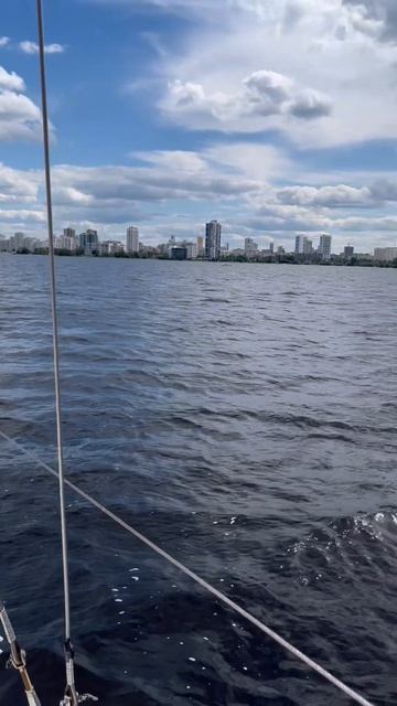 Под парусом