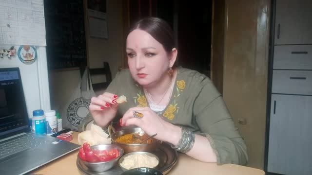 Мукбанг-панир с грибами в пряном соусе+хумус,Одинаковая диета для всех невозможна,мы все разные