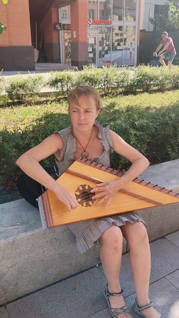12-08-2026 Пробуем новые гусли возле Коно на Бауманской.