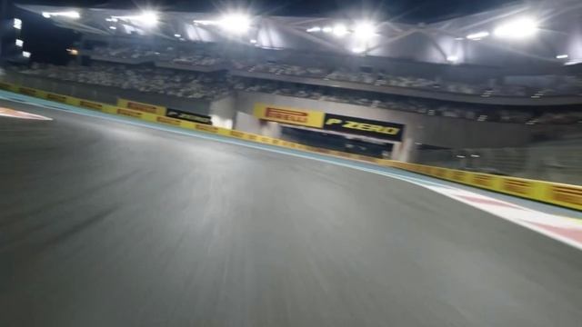 Вот как выглядит трасса «Яс Марина» (Yas Marina Circuit) в Абу-Даби!