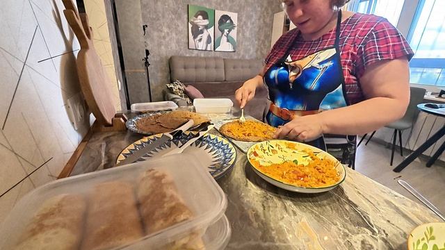 Два вида блиновс капустой и печеночные с начинкой