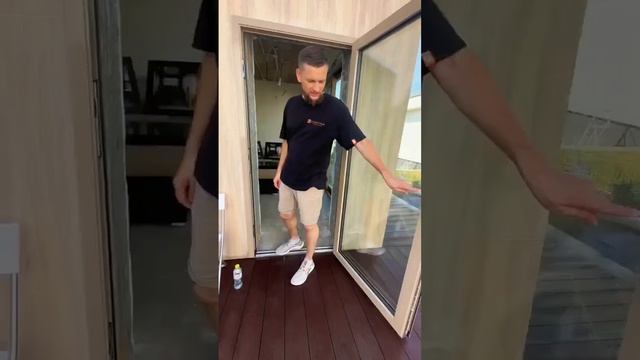 Два загородных домовладения — воплощение комфортной жизни за городом.