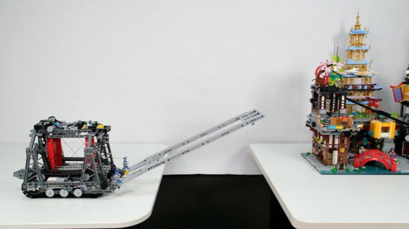 ПРОБУЕМ ПРОНИКНУТЬ В ЦАРСТВО ЛЕГО- СТРОИМ КАТАПУЛЬТЫ И ТАНКИ. LEGO CITY!
