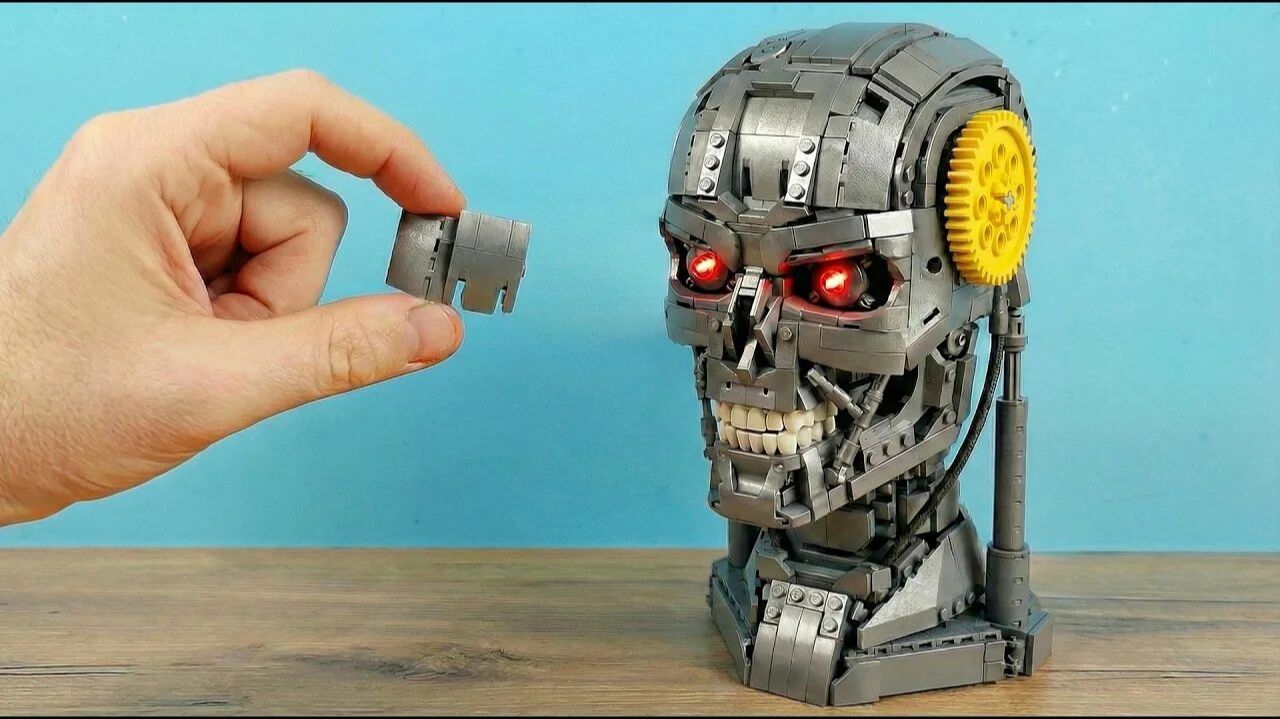 Я собрал череп Киборга из LEGO и он ожил!