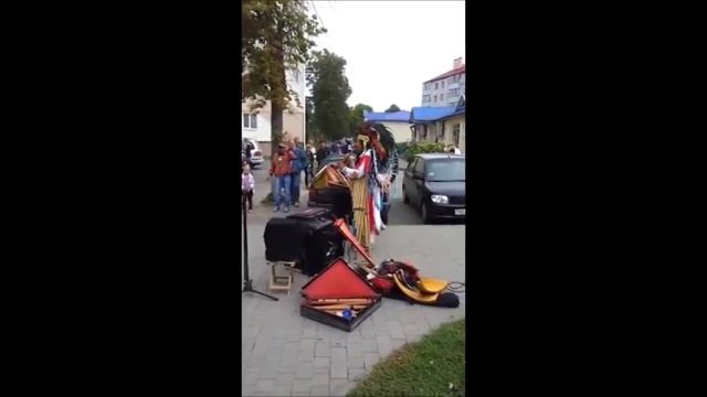Уличные музыканты Эквадора на улицах ВолковыскаHD