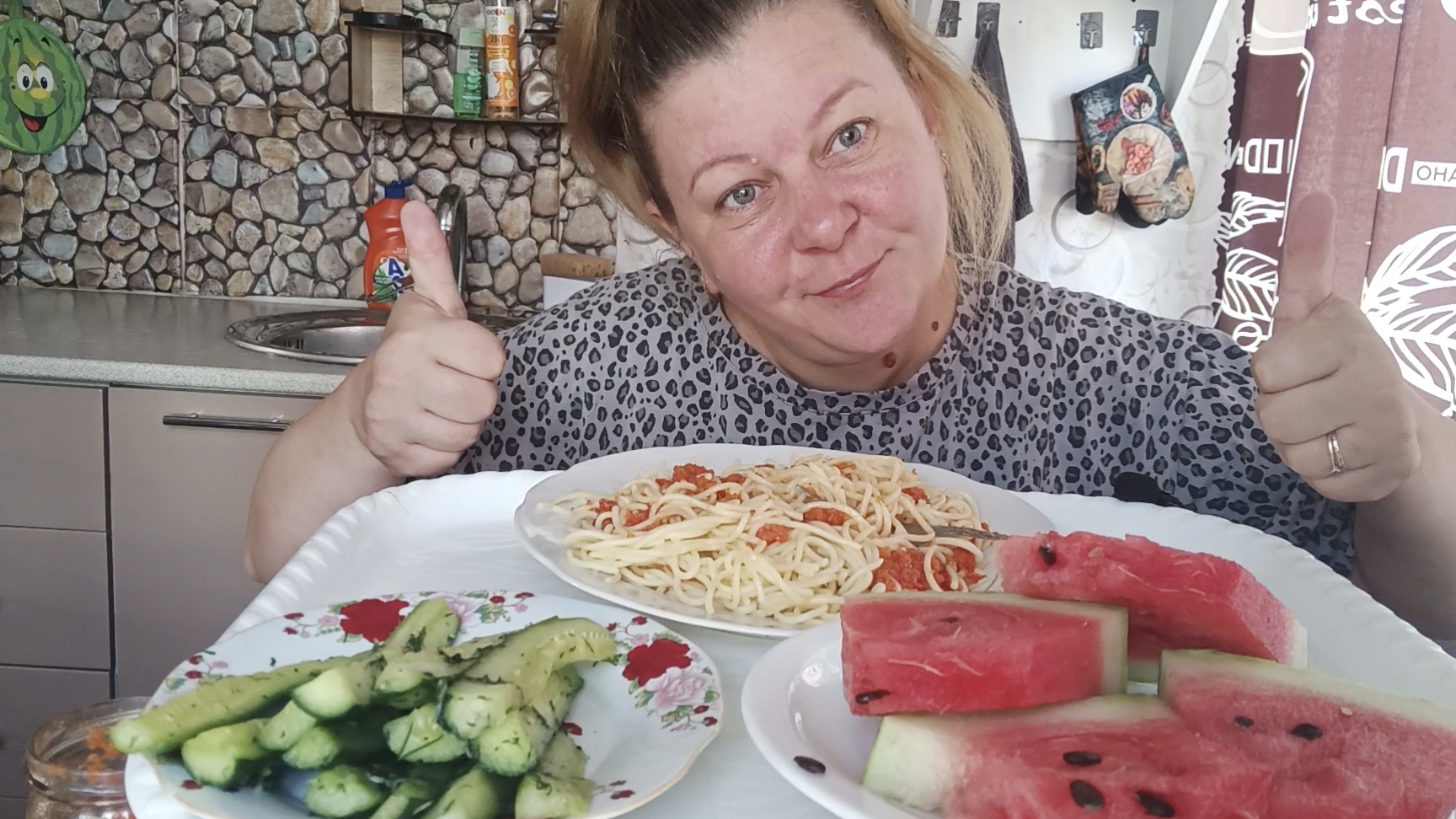 мукбанг/ спагетти 🍝 с домашней аджикой/ огурцы/ арбуз 🍉/