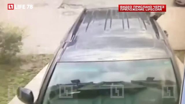 Чёрный внедорожник разнёс центральный вход бара Jagger на площади Конституции