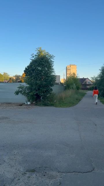 Прогулка в золотых лучах: закат над Электросталью.