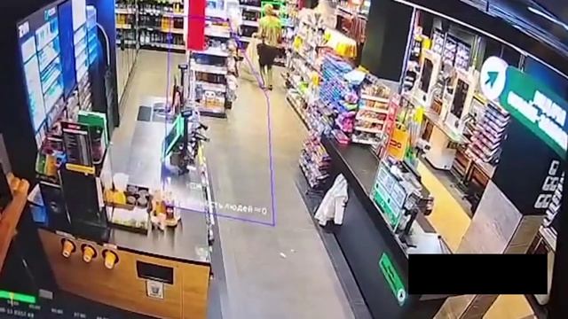 😂🤣 Житель Киева окунулся в бочку со смолой в надежде стать незаметным в темноте