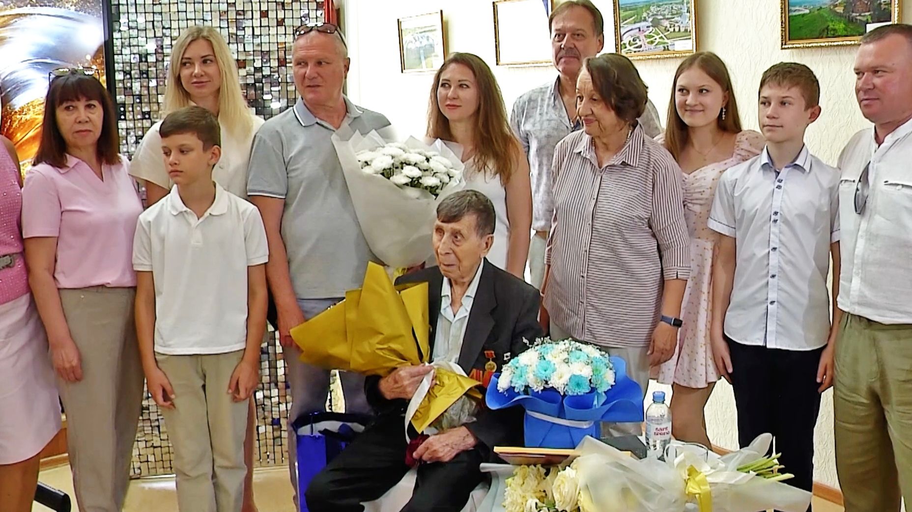 100-летний юбилей ветерана комбината отметили на ЛГОКе