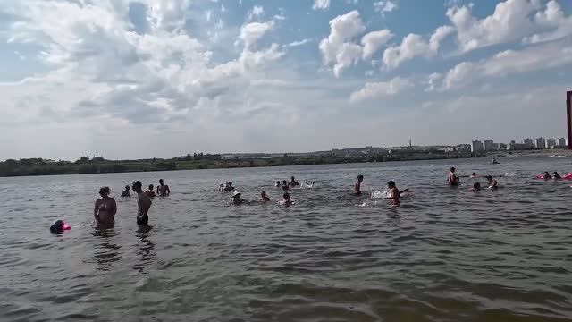 Пляж на острове Сарпинском 