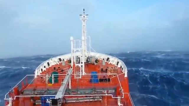 судно в 12 бальном шторме.mp4