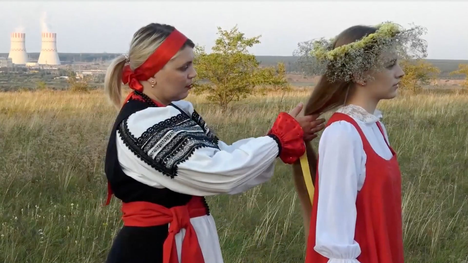 МАМЫ И ДЕТИ В НАЦИОНАЛЬНЫХ КОСТЮМАХ
