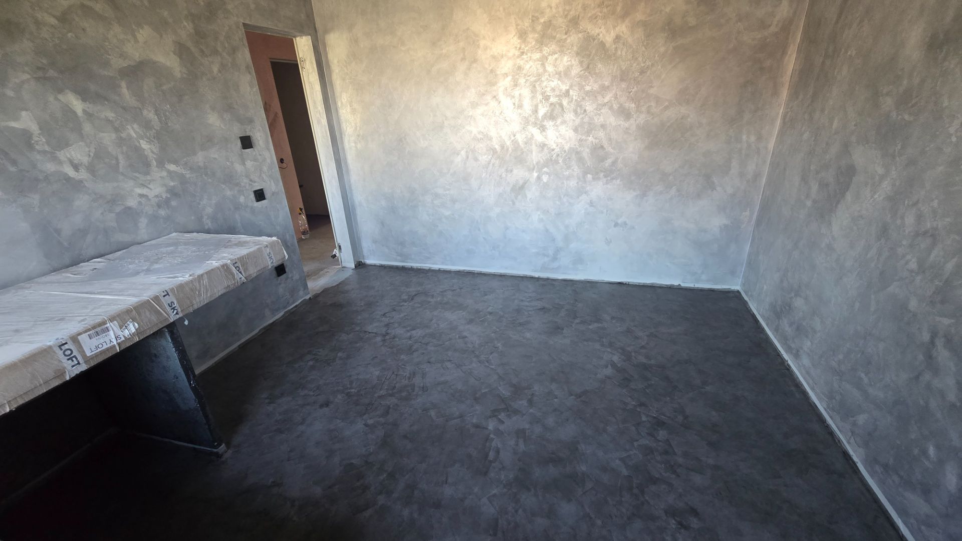 Микроцемент от DESSA DECOR PRONTO. Покрытие микроцемента полиуретановым лаком.
