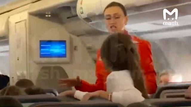 ПЬЯНАЯ ДЕБОШИРКА устроила дебош на борту самолёта