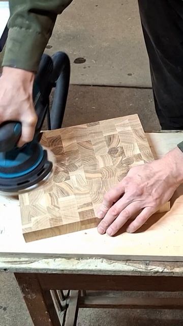 Makita BO6050J в работе : шлифую разделочную доску