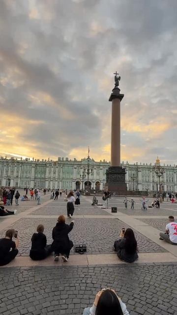 Девушка станцевала «Катюша» на Дворцовом Площади