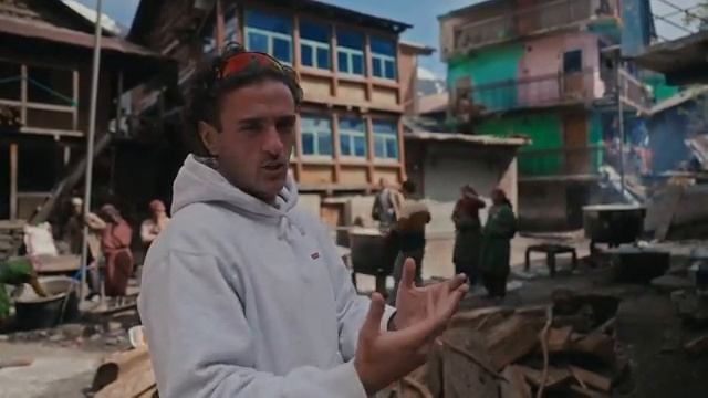 В этой деревне никого нельзя трогать.