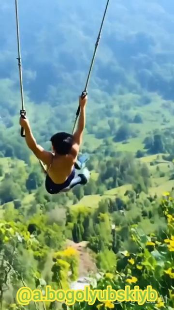 На тарзанке чувак