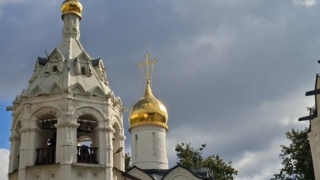 Звон колоколов Пятницкого подворья Троице-Сергиевой Лавре, воскресенье утром.