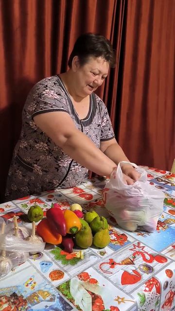 Распаковываю посылку из Ишима  столько вкусняшек! 