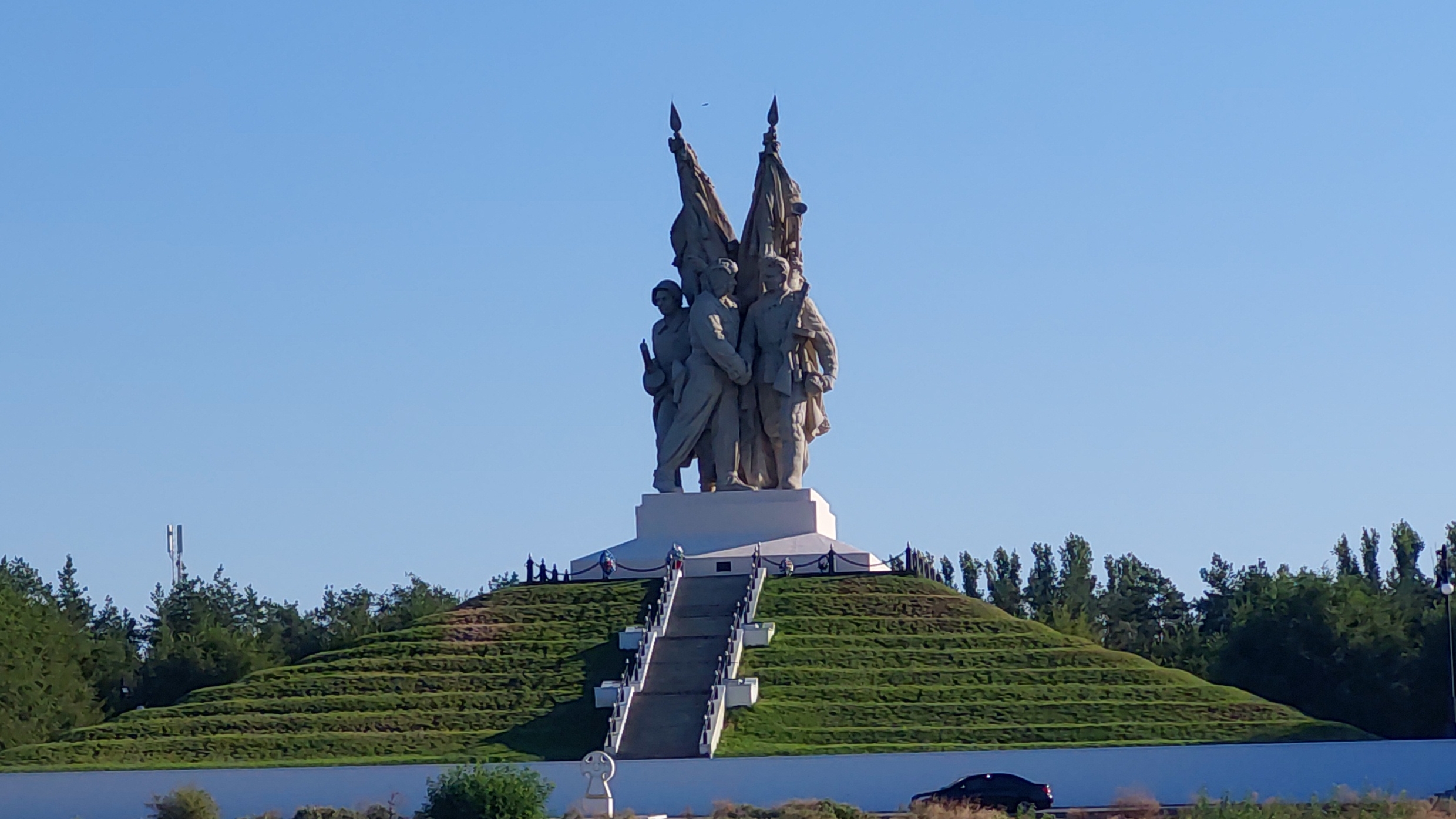 Соединение фронтов(памятник)