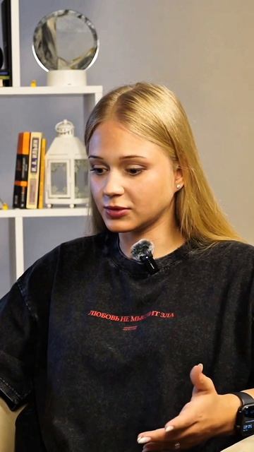 ПРИЛЁТ  И ВСЕ ЛОЖАТСЯ