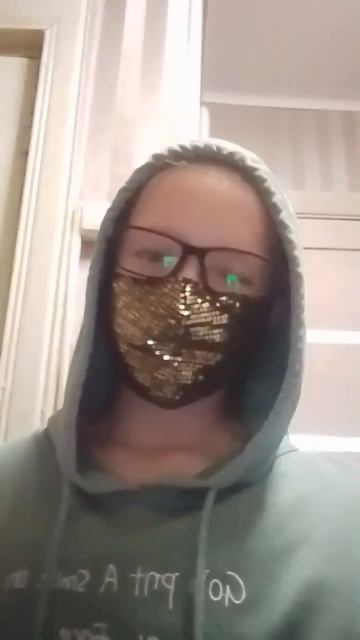 Ролик называется  это я не хейтите
