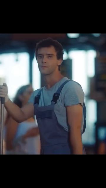 Уборщик проучил избалованную мажорку😏 #фильм#сериал
