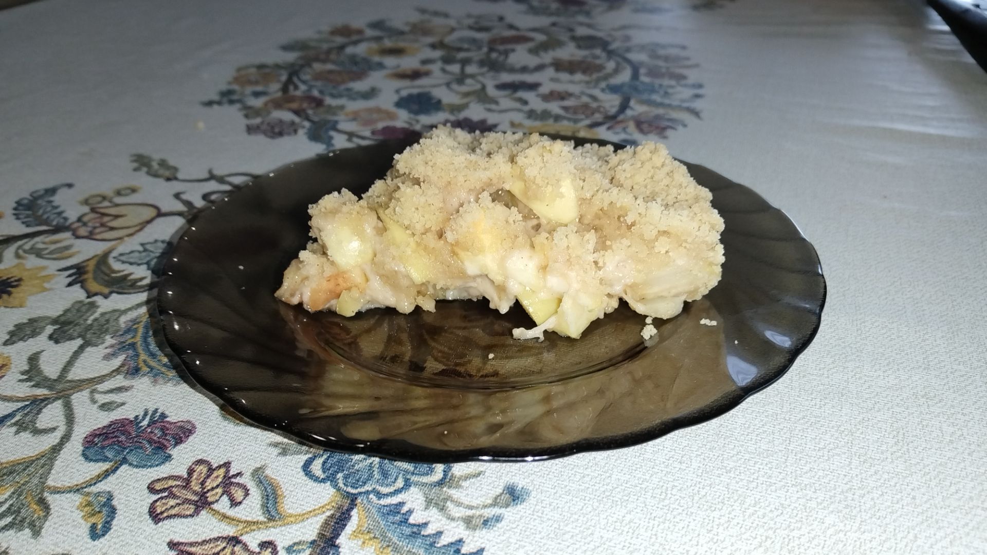 Насыпной  пирог к чаю с яблоками. Разбираю лук-севок.