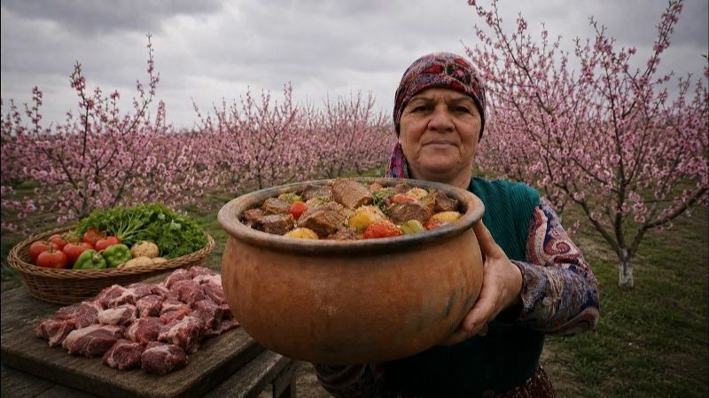 Говядина «Буглама» с домашним деревенским хлебом. Деревенская кухня Азербайджана