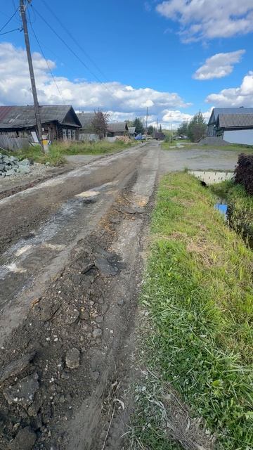Вроде ровняют наконец  дорогу