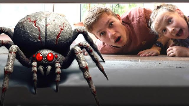 ОГРОМНЫЙ ПАУК под кроватью 🕷😱