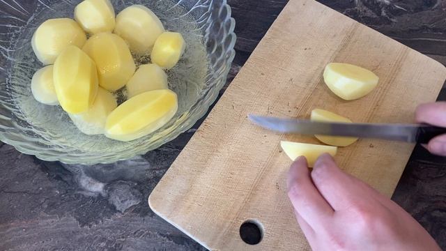 Тушеное мясо с картофелем во рту тает.