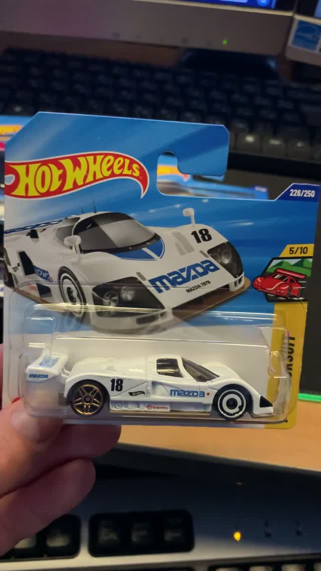 Легенда Ле-Мана: обзор Mazda 787B 1:64 HW
