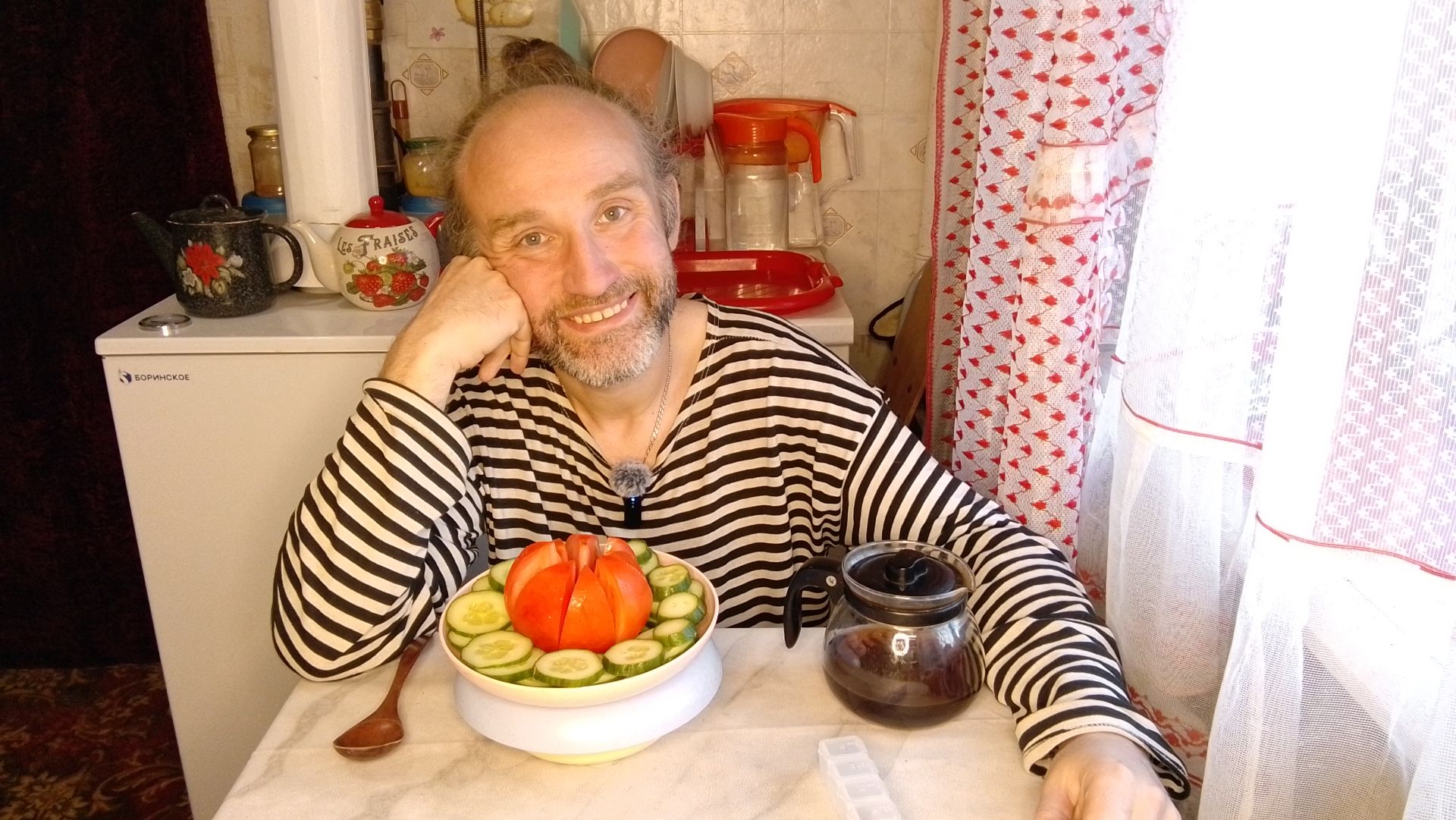 Обед с котями. Горохово-пшенная каша. Очень вкусно. Мукбанг. Обжор. Еда на камеру. Диета. Шизофрения