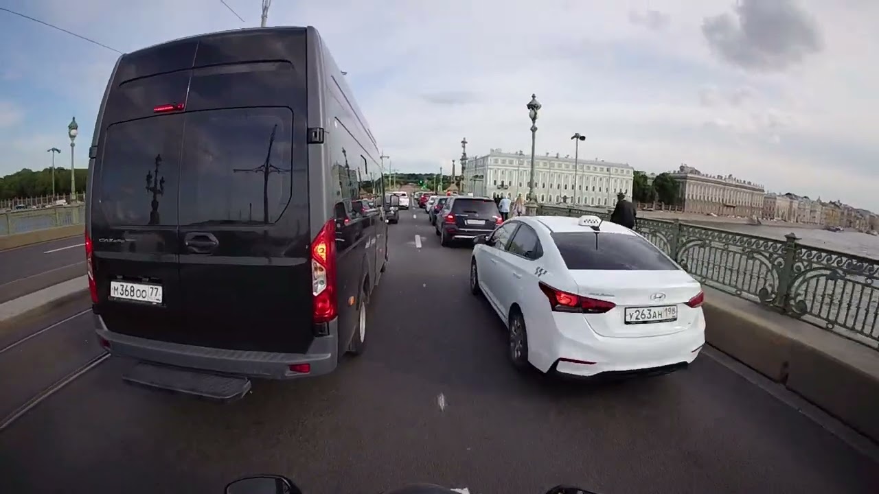 пытаюсь понять откуда этот звук?