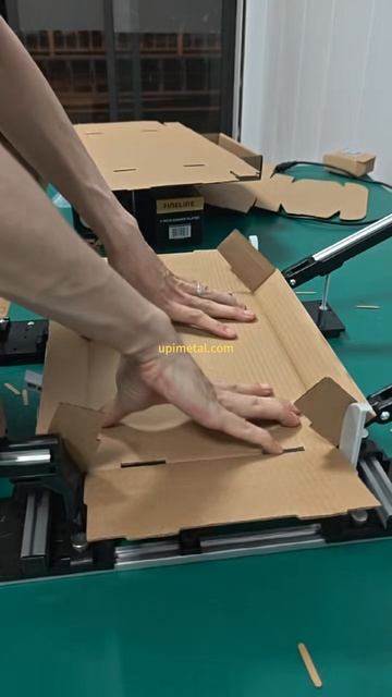 Приспособление для складывания высеченных коробок  Экономия рабочей силы и повышение скорости