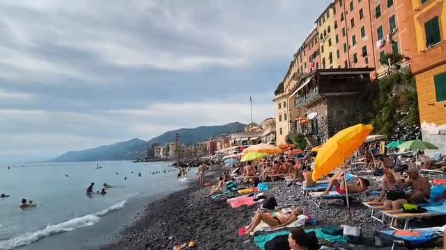 CAMOGLI — итальянский пляж, где всегда кипит жизнь! 🌊☀️