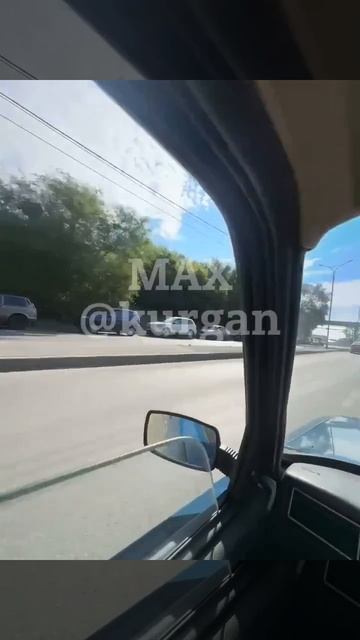 Курган Очередь на заправку у танка