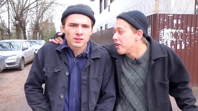 Построила Секретную Комнату, чтобы Следить за Своим Парнем!