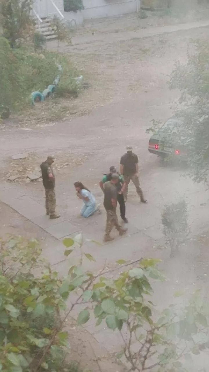 🔴В Днепропетровской обл. женщина на коленях умоляла ТЦК не забирать её мужа🔴Мужчину это не спасло!