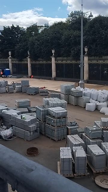 ремонт у Парка Горького продолжается )