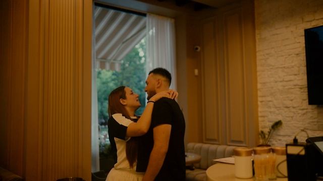 Предложение руки и сердца в Донецке на бульваре
