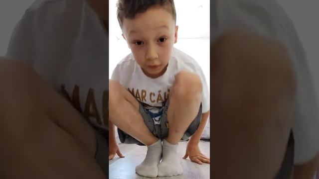 КАК СДЕЛАТЬ СТОЙКУ НА РУКАХ